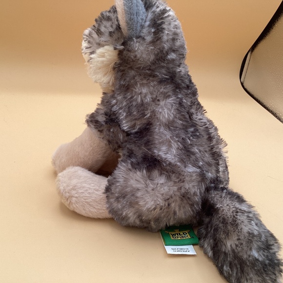 Baby Wolf from Wild Republic - Picture 4 of 5